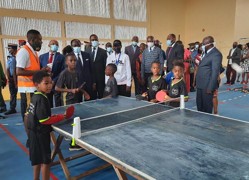 Yaoundé, le 16 juillet 2021. Le ministre des Sports à l'atelier du tennis de table lors du lancement de l'opération sports loisirs vacances