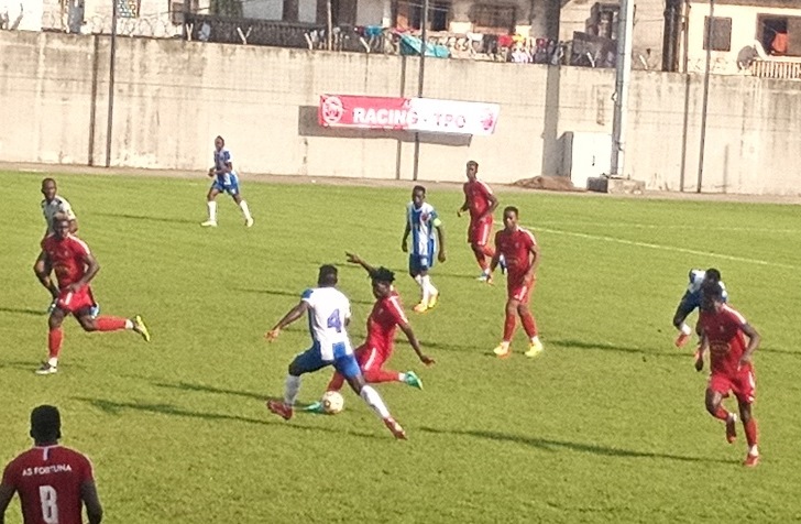 Stade-annexe-de-la-Reunification-de-Bepanda-a-Douala-ce-5-avril-2022-une-phase-de-match-entre-AS-Fortuna-de-Mfou-et-Racing-TPO-de-Bafoussam.jpg