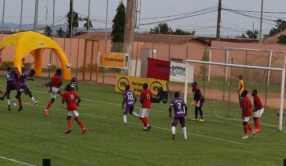 Yaoundé, le 20 avril 2022. Stade de Ngoa-Ekellé. Colombe - Racing (1-0)