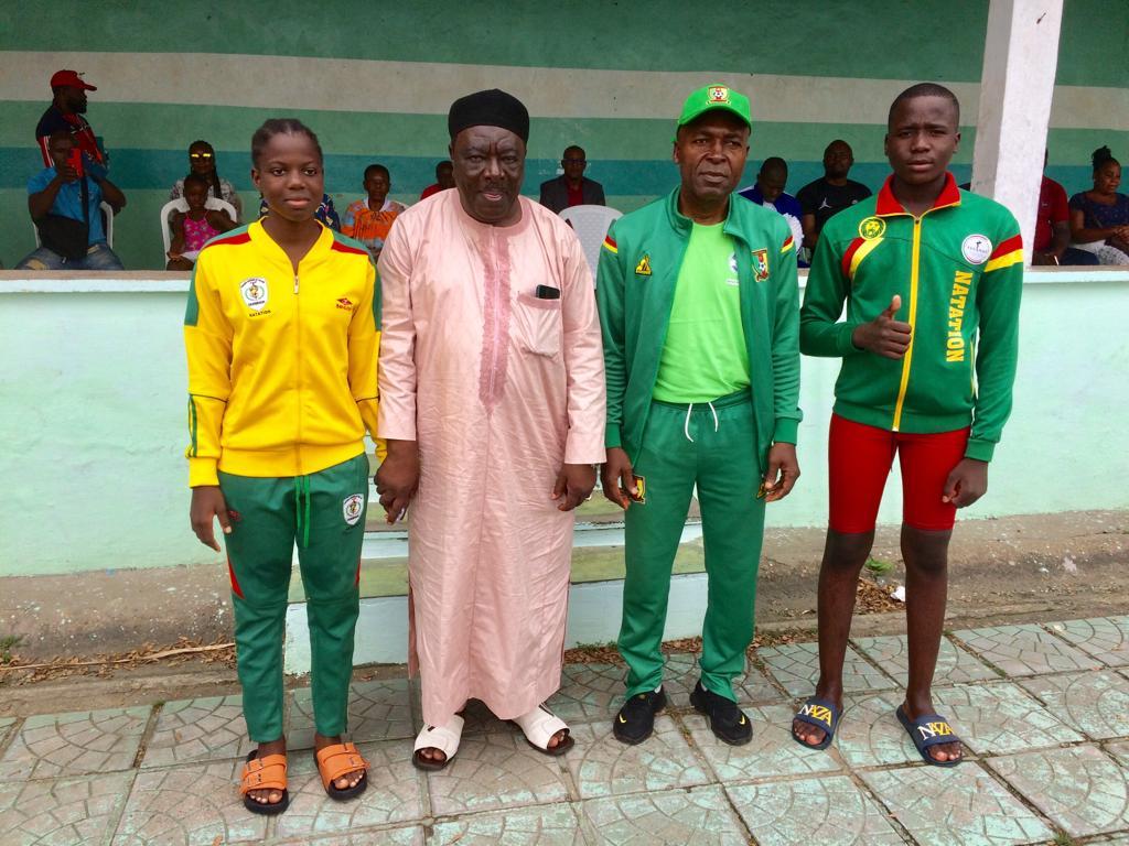 Guichie Fotso Hugo (à l’extrême-droite) champion du Cameroun en natation. Ngueloo Noubissi Estelle (à l’extrême-gauche) championne chez les dames.