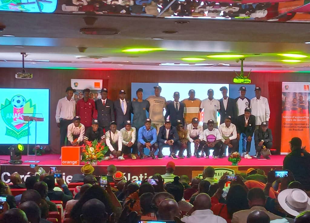 Douala-le-29-aout-2025.-Des-joueurs-formes-par-lAnafoot-lors-du-Draft-Anafoot-2025.-.jpg